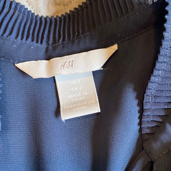 H&M Navy blue blouse. - Picture 5 of 5